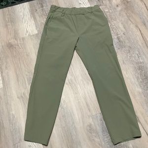 Ladies Vuori camo green joggers in medium